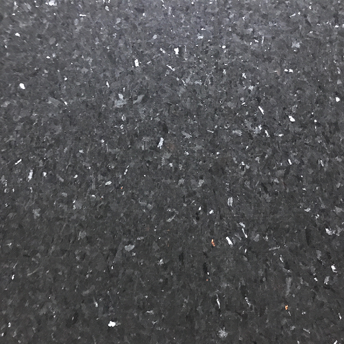 det-monumental-black-01